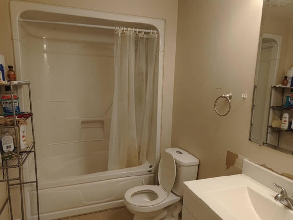 Bathroom 2.jpg