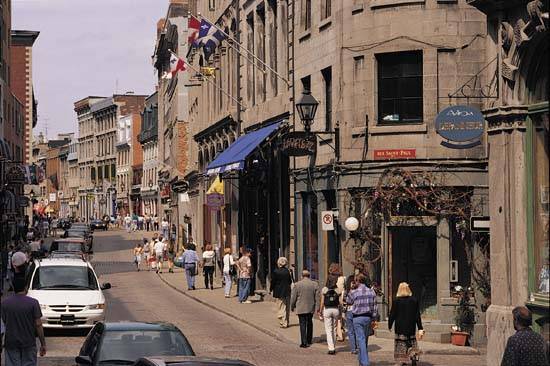 Old_montreal_street_scene.jpg